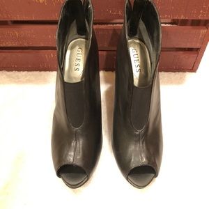 Guess heeled bootie